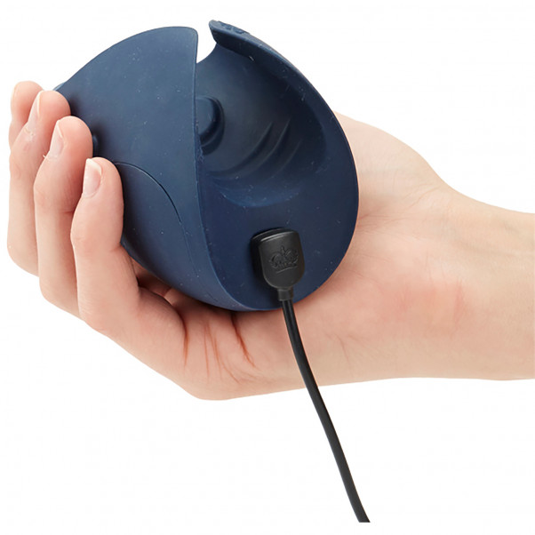 Hot Octopuss Pulse Duo Penisvibraattori tuote kädessä 50