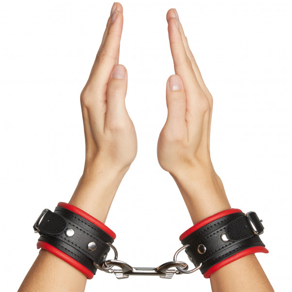 SToys Kapeat Punaiset Nahkakahleet Ranteisiin tuote kädessä 50