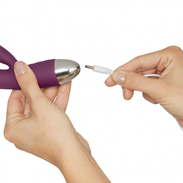 Svakom Trysta Ladattava Rabbit Vibraattori tuote kädessä 51