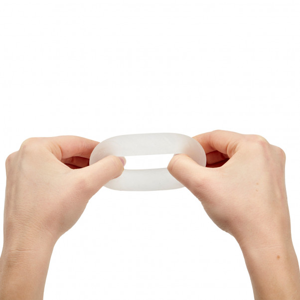 Sinful Donut Super Stretchy Penisrengas tuote kädessä 51