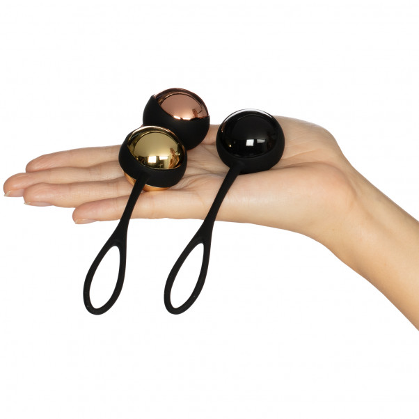 Marc Dorcel Kauko-ohjattava Värisevä Geishakuulasetti tuote kädessä 50