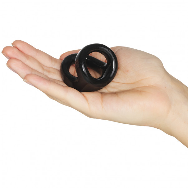 Mr. Membr Tuplapenisrengas tuote kädessä 50