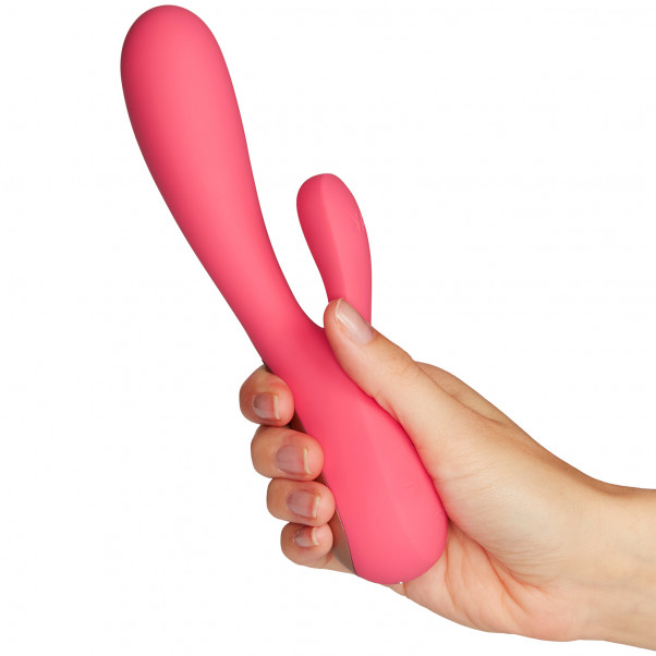 Satisfyer Mono Flex Rabbit Vibraattori tuote kädessä 52