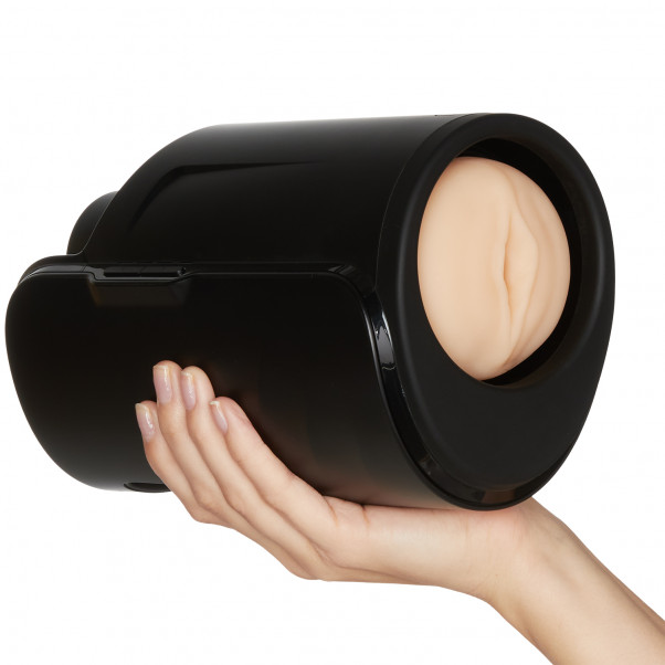 Kiiroo Keon Masturbaattorisetti tuote kädessä 50