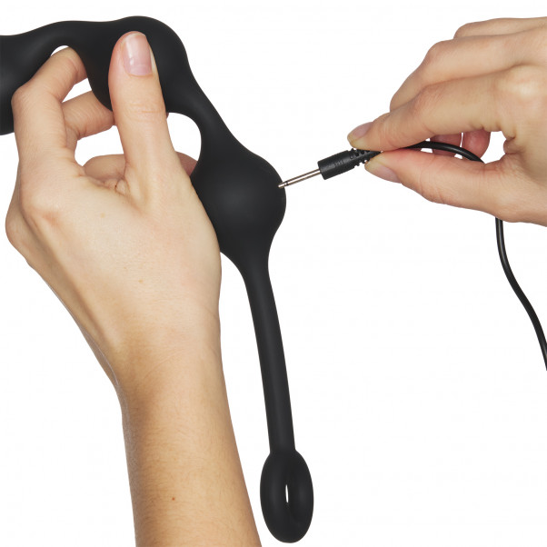 Nexus Quattro Kauko-ohjattavat Värisevät Nautintohelmet tuote kädessä 52