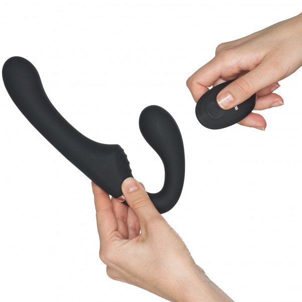 Strap U Mighty Rider Värisevä Strap-on tuote kädessä 50