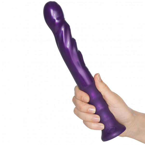 Tantus Goddess Dildo Kahvalla tuote kädessä 50