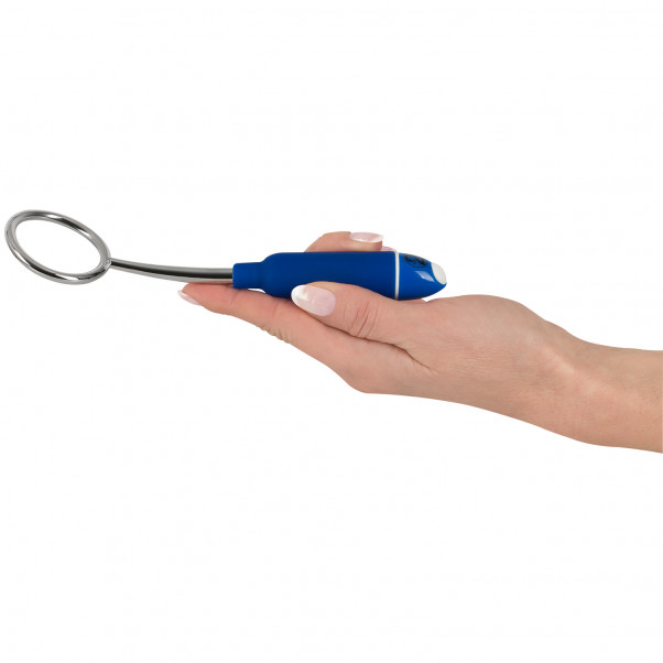 You2Toys Glans Stimulation Loop Vibraattori tuote kädessä 50