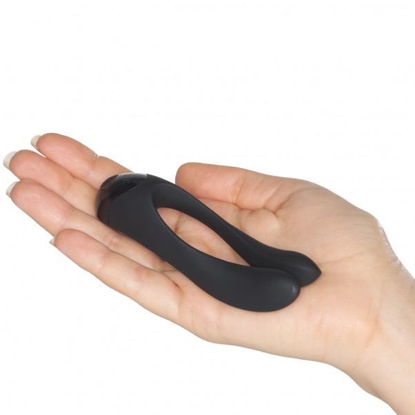 Satisfyer Candy Cane Sormivibraattori tuote kädessä 50