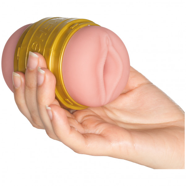 Fleshlight Quickshot Stamina Training Unit Lady & Butt tuote kädessä 50
