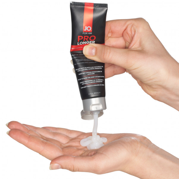 System JO Viivästysgeeli 60 ml Kuva tuotteesta kädessä 51