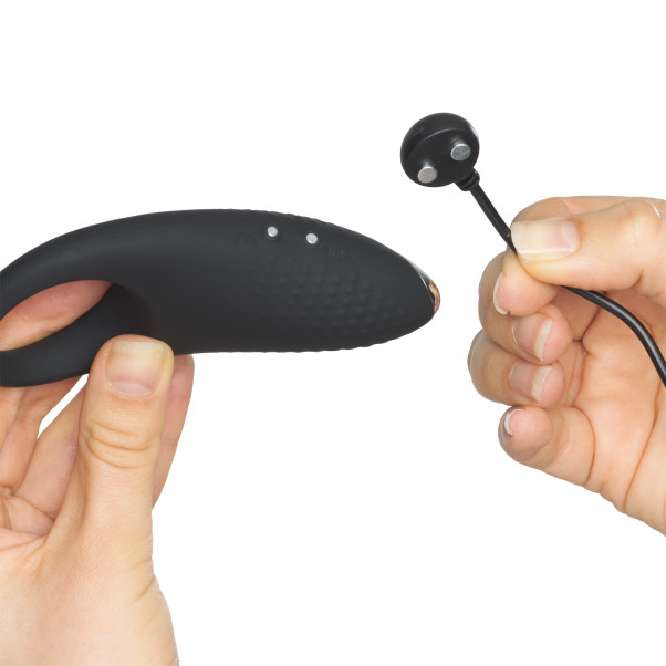 Rocks Off Empower Ladattava Parivibraattori Kuva tuotteesta kädessä 51