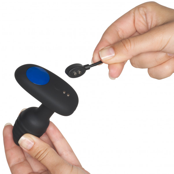 OhMiBod Lumen Sovelluksella Ohjattava Anaalivibraattori Kuva tuotteesta kädessä 51
