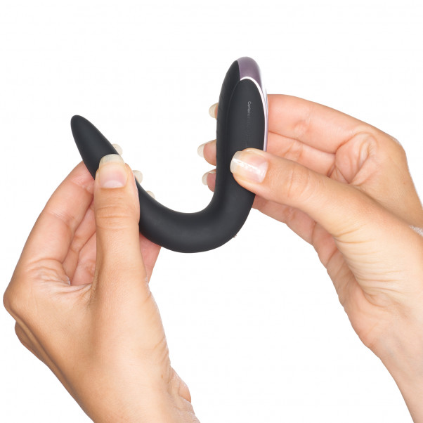 Satisfyer Double Fun Sovelluksella Ohjattava Parivibraattori Kuva tuotteesta kädessä 51