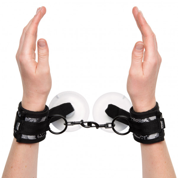 Steamy Shades Imukuppikahleet Kuva tuotteesta kädessä 51