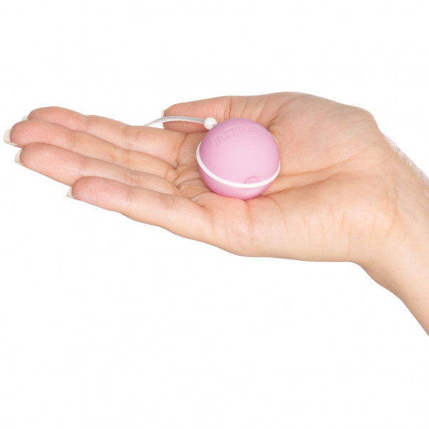 Intimina Laselle Geishakuula 28 g Kuva tuotteesta kädessä 50