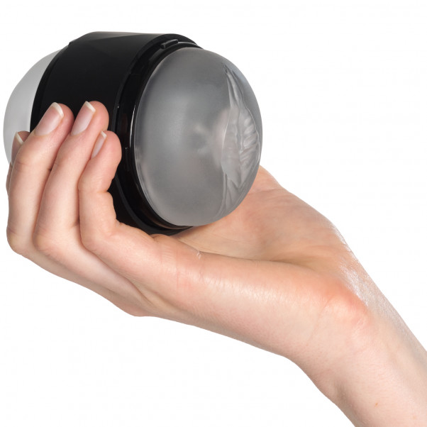 Mr. Membr Megan Pussy and Ass Masturbaattori Kuva tuotteesta kädessä 50