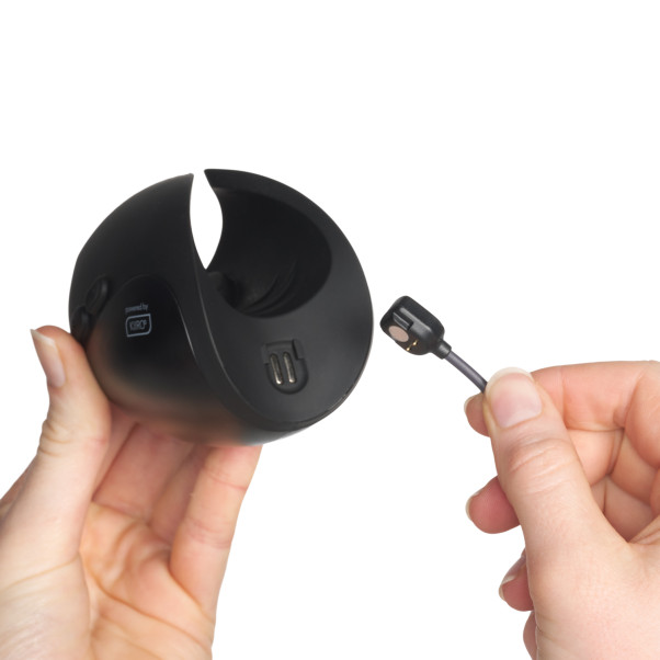 Kiiroo Hot Octopuss Pulse Solo Interactive Mastubaattoriholkki Kuva tuotteesta kädessä 51