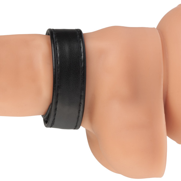 Blue Line C&B Gear Penisrengas Tarranauhalla Kuva tuotteesta dildon päällä 20