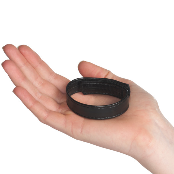 Blue Line C&B Gear Penisrengas Tarranauhalla Kuva tuotteesta kädessä 50