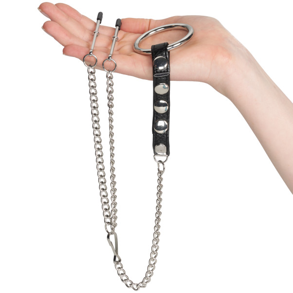 Blue Line C&B Gear Penisrengas ja Nänninipistimet Kuva tuotteesta kädessä 50