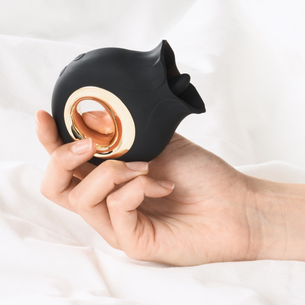 Sinful French Kiss Ladattava Vibraattori Kuva tuotteesta kädessä 50