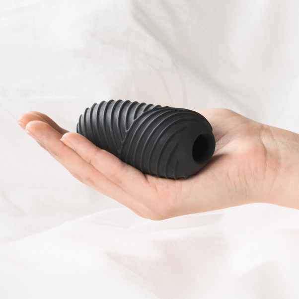 Sinful Double Joy Masturbaattori Kuva tuotteesta kädessä 51