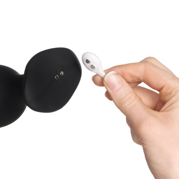 Lovense Hush 2 Sovelluksella Ohjattava Iso Anustappi Kuva tuotteesta kädessä 51