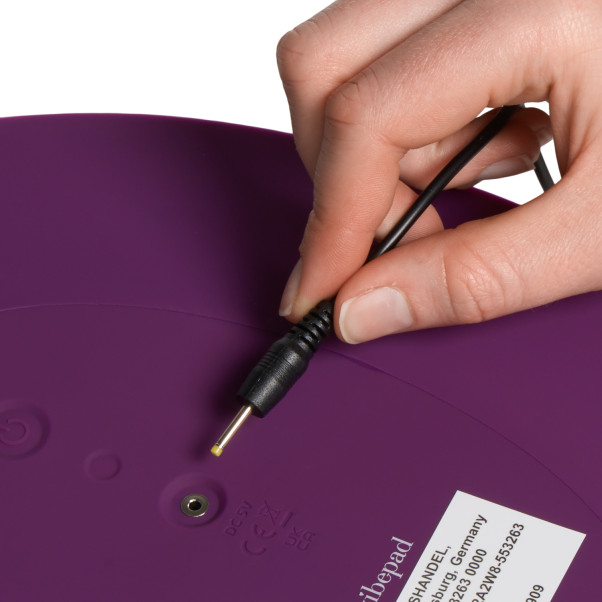 Vibepad2 Kauko-ohjattava Handsfree Stimulaatiotyyny Kuva tuotteesta kädessä 52