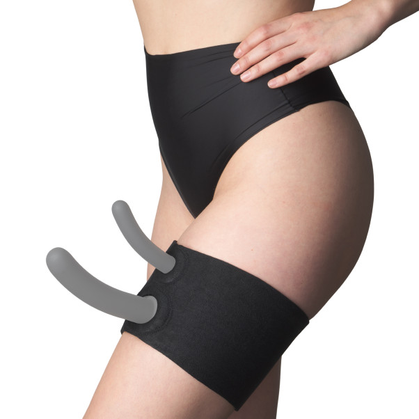 Sportsheets Dual Penetration Thigh Strap-On Kuva tuotteesta mallin päällä 1