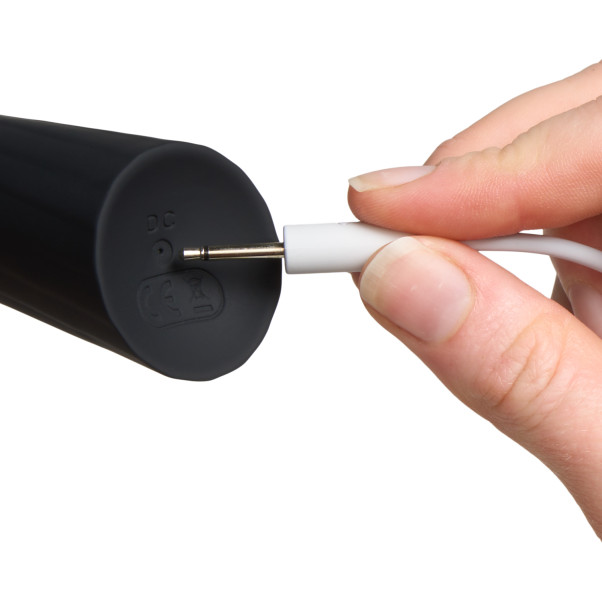 Tracy's Dog Hammer Musta Magic Wand Kuva tuotteesta kädessä 51