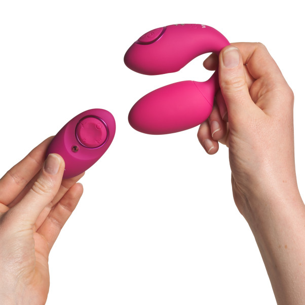 Vive Aika Remote-controlled Double-action Pulse-Wave & Vibrating Love Egg Masturbaattori Kuva tuotteesta kädessä 51