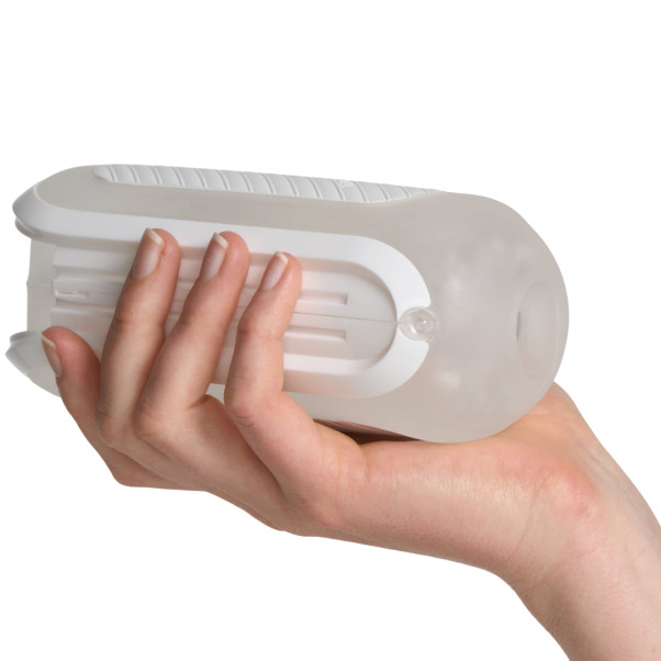 TENGA Flip Zero Gravity White Masturbaattori Kuva tuotteesta kädessä 50