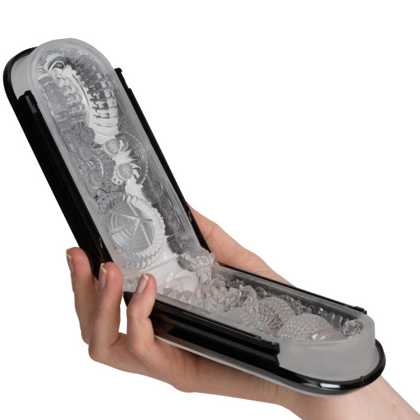 TENGA Flip Zero Gravity Musta Masturbaattori Kuva tuotteesta kädessä 51