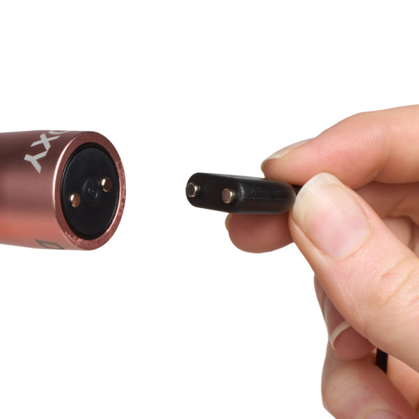 Doxy Rose Gold Bullet-vibraattori Kuva tuotteesta kädessä 52