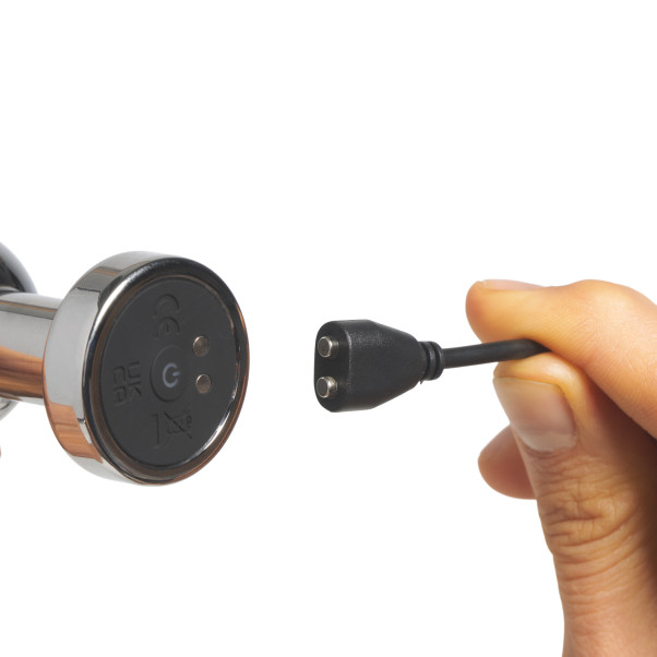 Sinful Rumble Smooth Värisevä Anustappi Kuva tuotteesta kädessä 51