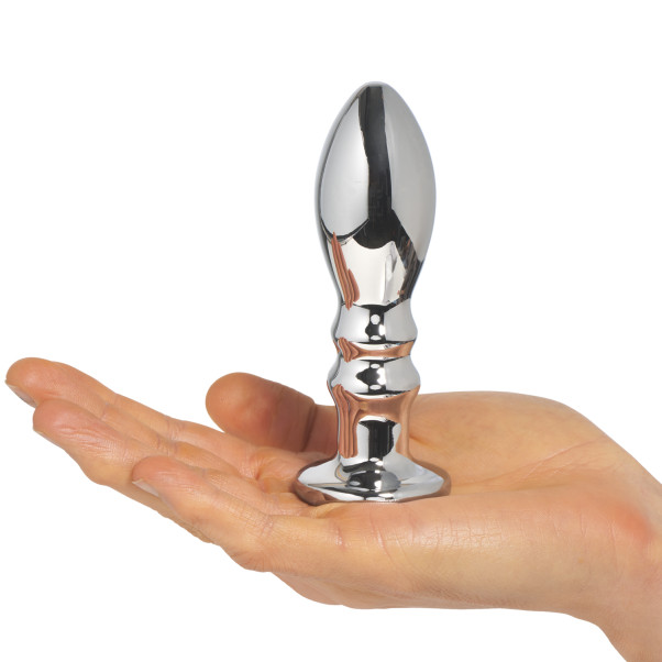 Sinful Rumble Groove Värisevä Anustappi Kuva tuotteesta kädessä 50