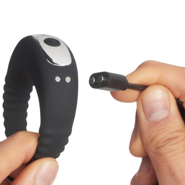 MR.MEMBR Värisevä Tuplapenisrengas Kuva tuotteesta kädessä 51