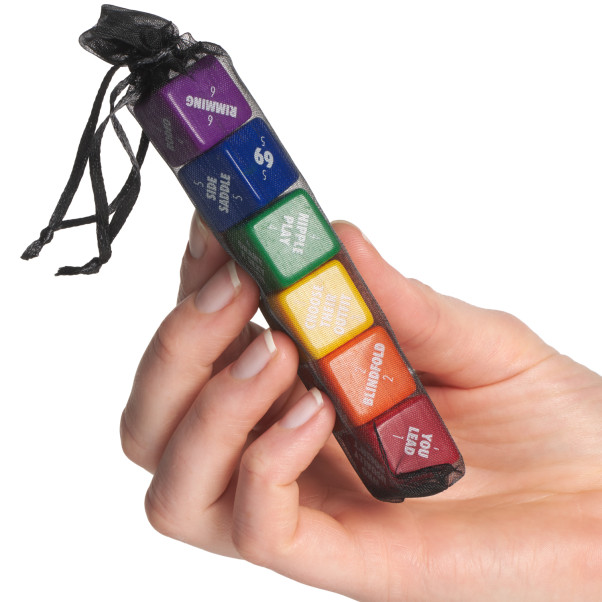 Sexy 6 Dice Pride Peli Kuva tuotteesta kädessä 50