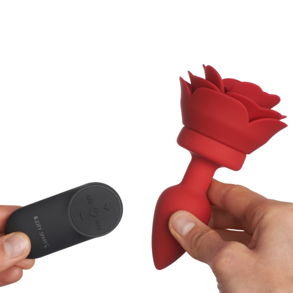 Booty Sparks Small Rose Värisevä Anustappi Kuva tuotteesta kädessä 51