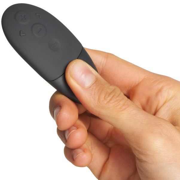 We-Vibe Tease Us Special Edition Setti Värisevillä Bond Penisrenkailla Kuva tuotteesta kädessä 51