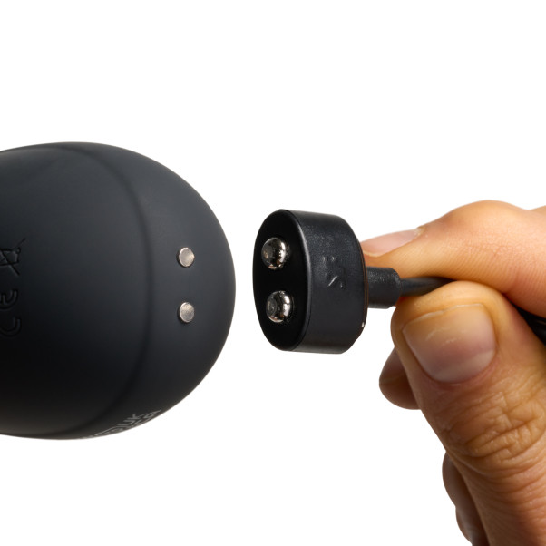 Satisfyer Pro 2 Generation 3 Black Liquid Air Paineaaltokiihotin Kuva tuotteesta kädessä 51