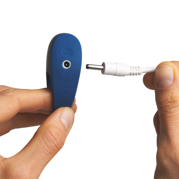 LELO Tor 3 Värisevä Penisrengas Pareille Kuva tuotteesta kädessä 51