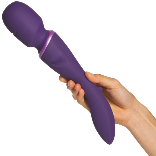 We-Vibe Wand Hieromasauva Lisäosilla Kuva tuotteesta kädessä 50