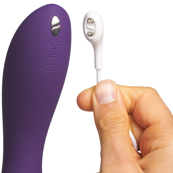 We-Vibe Wand Hieromasauva Lisäosilla Kuva tuotteesta kädessä 51