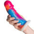 Vixen Creations Bandit Tie-Bright VixSkin Dildo 20 cm Kuva tuotteesta kädessä 50